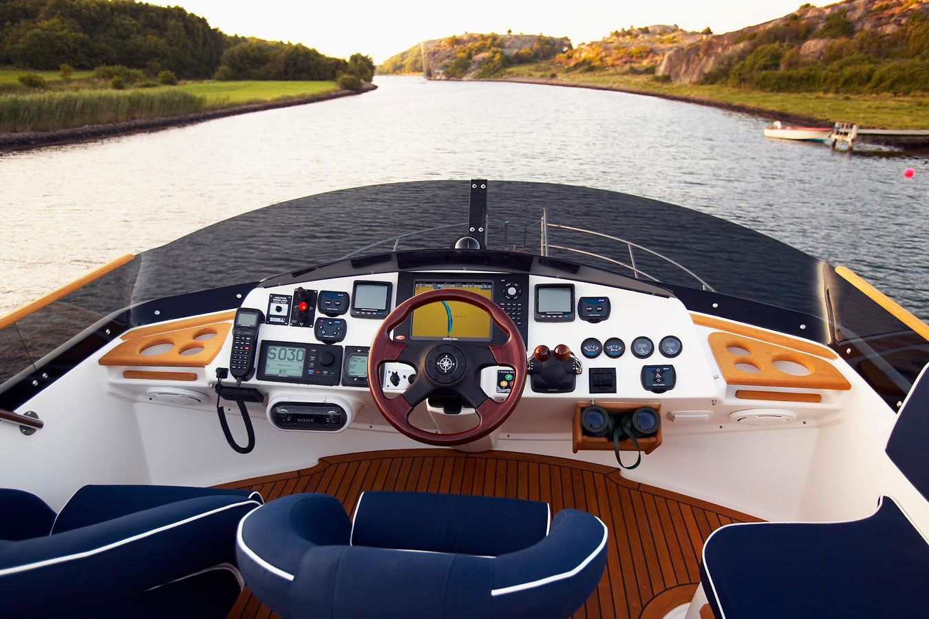 NordWest 390 için ön flybridge pleksi rüzgarlık